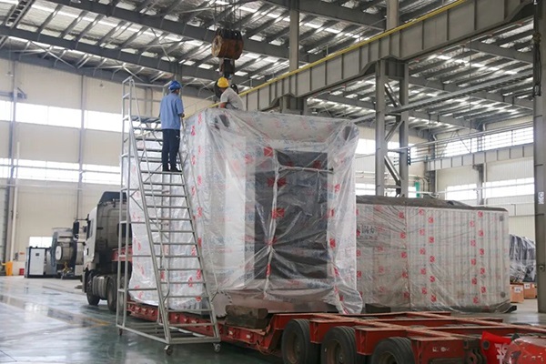 国内最大吨位SZS型整装热水锅炉顺利发货